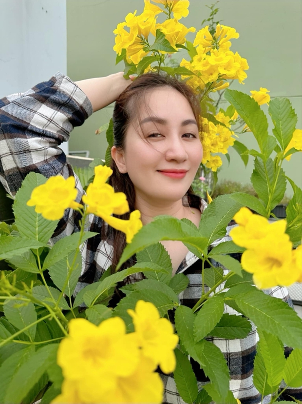 Mẹ bỉm sữa Khánh Thi: Tự tin với nền tảng đời thường, không vui vì bị đánh đồng và chỉ trích vì học trò ít tuổi