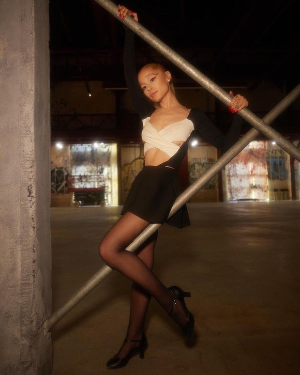 Ariana Grande tái xuất âm nhạc sau ly hôn nhưng bị đánh bật khỏi vị trí số 1 trên iTunes Việt Nam bởi một bản nhạc chuông!