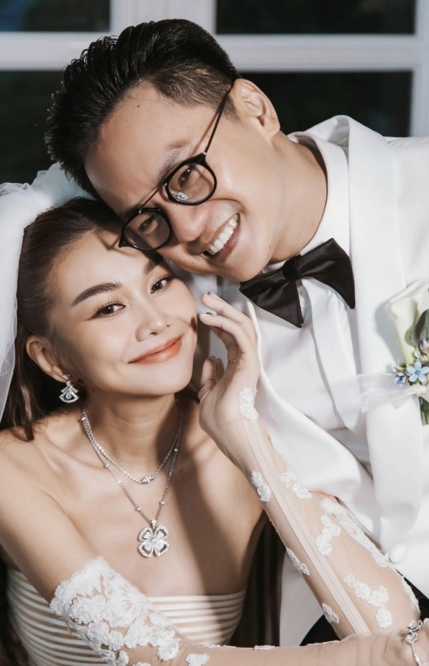 Thanh Hằng và chồng hòa hợp như sam trong bữa tiệc cuối năm, học trò phải thốt lên câu này