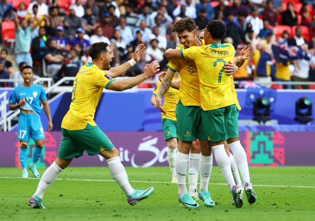 Kết quả Asian Cup 2023: Australiá vượt qua Ấn Độ nhờ lỗi từ thủ môn