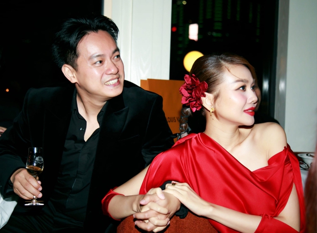 Thanh Hằng và ông xã - Sự thăng hoa tình yêu trong ánh mắt và sự kết hợp hoàn hảo