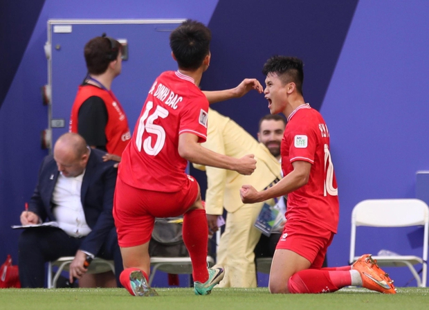 Mãnh hổ Phạm Tuấn Hải tạo địa chấn, sút tung lưới đội tuyển Nhật Bản giúp đội tuyển Việt Nam dẫn 2-1 - Ảnh 4.