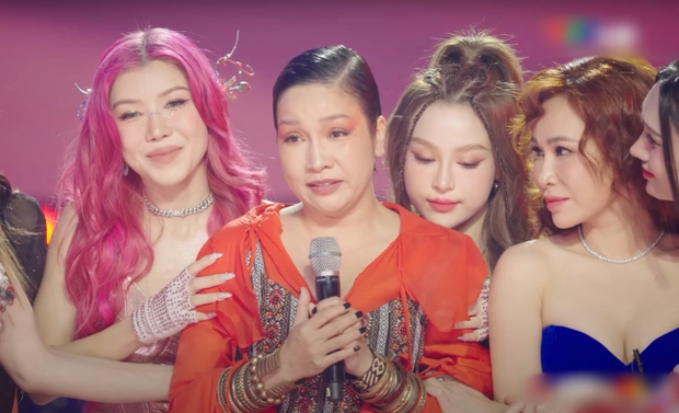 Mỹ Linh khóc mà vẫn thể hiện đẳng cấp chị đại hạng A, cách các chị đẹp khác phản ứng gây chú ý - Ảnh 2.