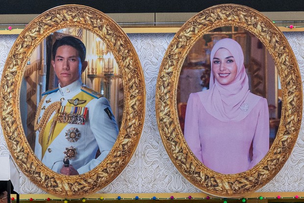 Đám cưới Hoàng tử Brunei: Cặp đôi đẹp như bước ra từ cổ tích, lễ đường xa hoa lộng lẫy đến từng chi tiết - Ảnh 4.