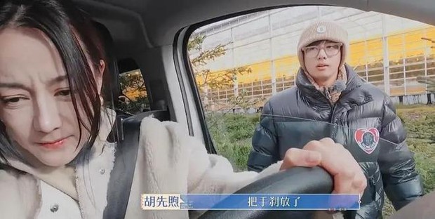 Địch Lệ Nhiệt Ba bị bóc giả tạo trên show Hoa tỷ đệ: Làm màu cướp sóng đến mức kém duyên, bày trò giả ngây thơ trước ống kính - Ảnh 7.