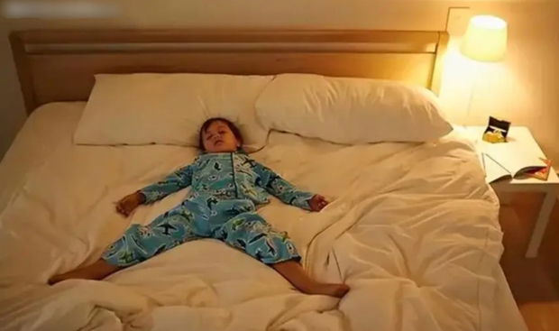 Nghiên cứu tâm lý phát hiện: Những đứa trẻ thông minh thường ngủ tư thế này ngay từ nhỏ - Ảnh 1.
