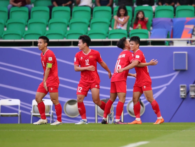 Mãnh hổ Phạm Tuấn Hải tạo địa chấn, sút tung lưới đội tuyển Nhật Bản giúp đội tuyển Việt Nam dẫn 2-1 - Ảnh 2.