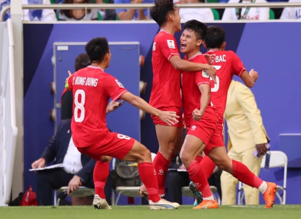 Mãnh hổ Phạm Tuấn Hải tạo địa chấn, sút tung lưới đội tuyển Nhật Bản giúp đội tuyển Việt Nam dẫn 2-1 - Ảnh 1.