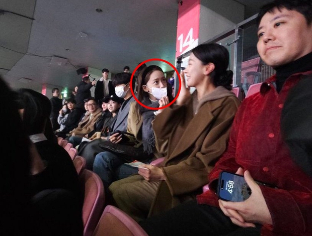 Yoona tất tả tới concert ủng hộ bạn trai tin đồn Junho (2PM) ngay sau khi về Hàn, khiến cả nhà thi đấu dậy sóng - Ảnh 3.