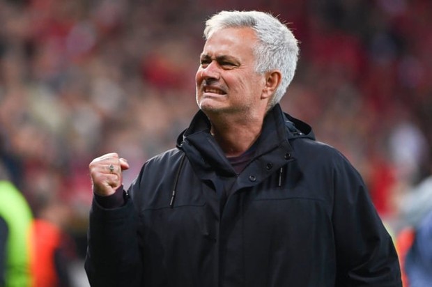 AS Roma sa thải HLV Mourinho - Ảnh 1.