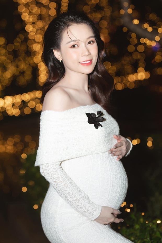 Sam lộ bụng bầu lớn rõ trong sinh nhật Trương Quỳnh Anh, nhan sắc ghi điểm những tháng cuối thai kỳ - Ảnh 6.