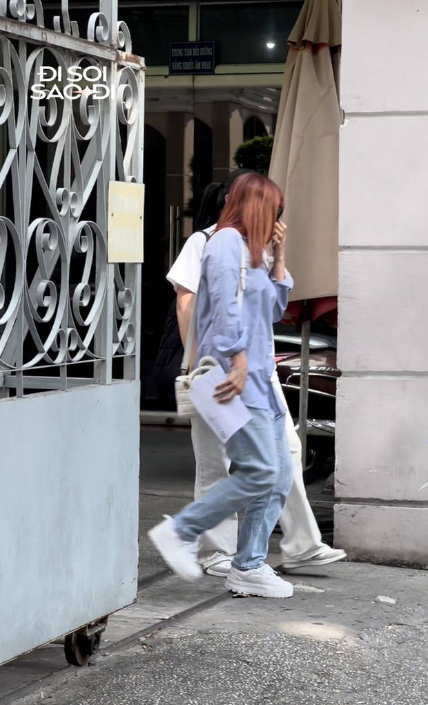 Lưu Thiên Hương xuất hiện ở Nhạc viện TP.HCM, thái độ thế nào khi bị hỏi về vụ bị ném điện thoại vào người? - Ảnh 3.