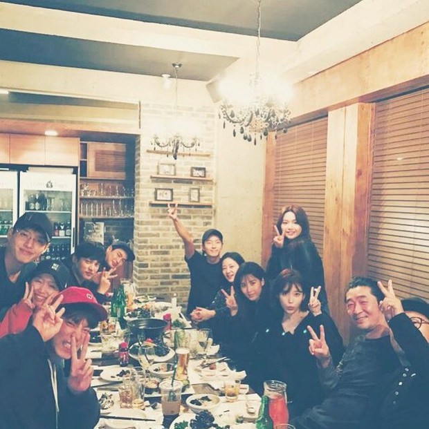 Dàn sao Moon Lovers tụ họp đầu năm: Lee Jun Ki “hack tuổi” đỉnh cao át cả Seohyun (SNSD), IU gây tiếc nuối - Ảnh 6.