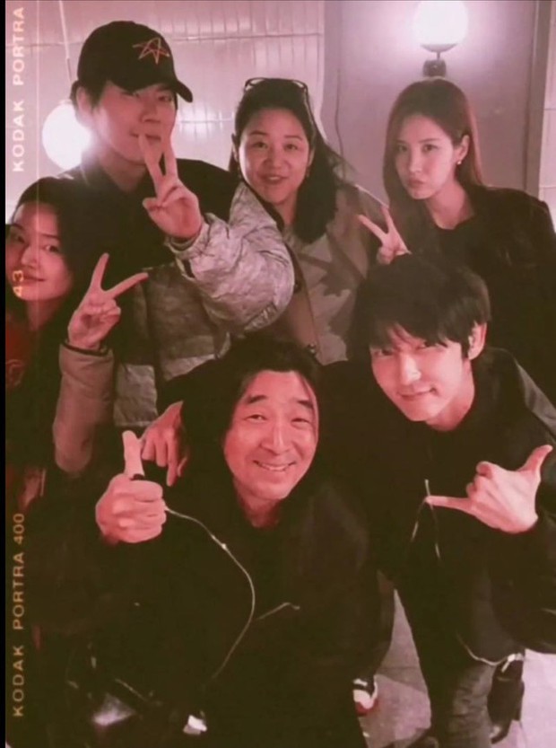 Dàn sao Moon Lovers tụ họp đầu năm: Lee Jun Ki “hack tuổi” đỉnh cao át cả Seohyun (SNSD), IU gây tiếc nuối - Ảnh 4.