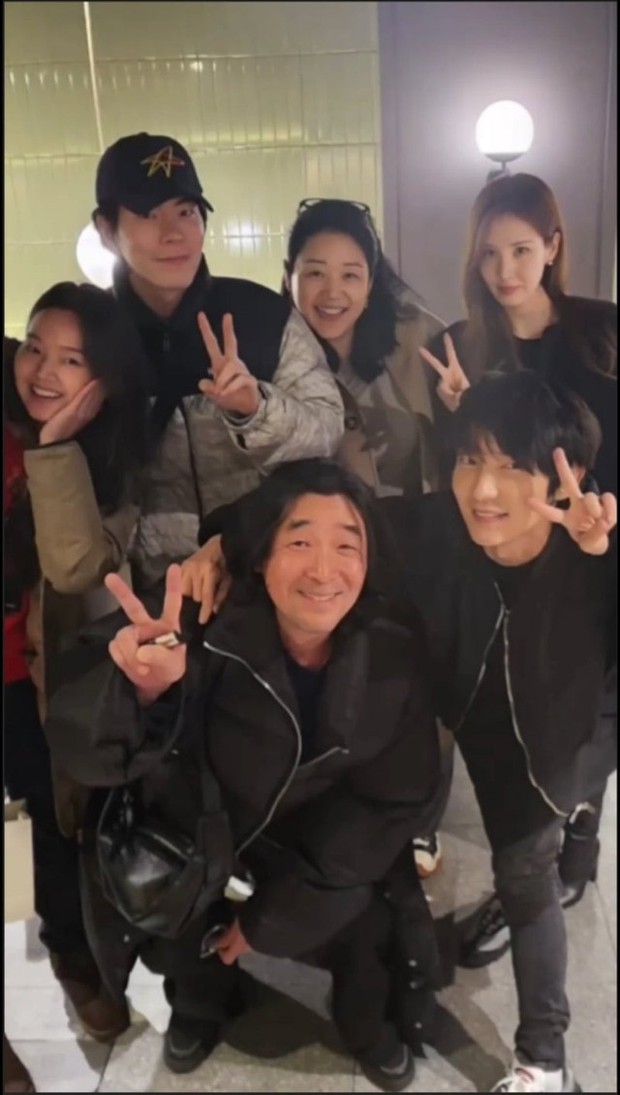 Dàn sao Moon Lovers tụ họp đầu năm: Lee Jun Ki “hack tuổi” đỉnh cao át cả Seohyun (SNSD), IU gây tiếc nuối - Ảnh 3.