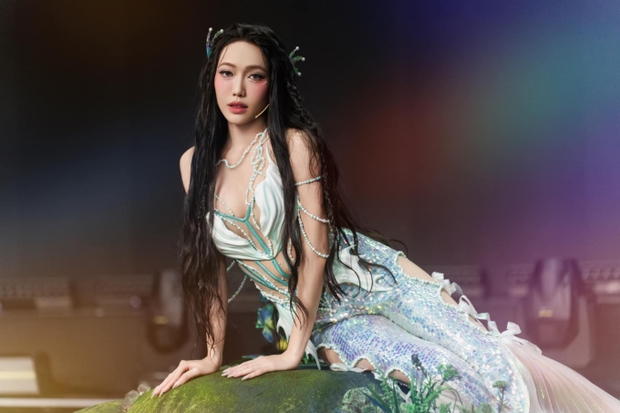 Đây đích thực là chị đẹp thân thiện, kết hợp với nhiều sao nữ nhất ở Chị đẹp đạp gió rẽ sóng! - Ảnh 1.