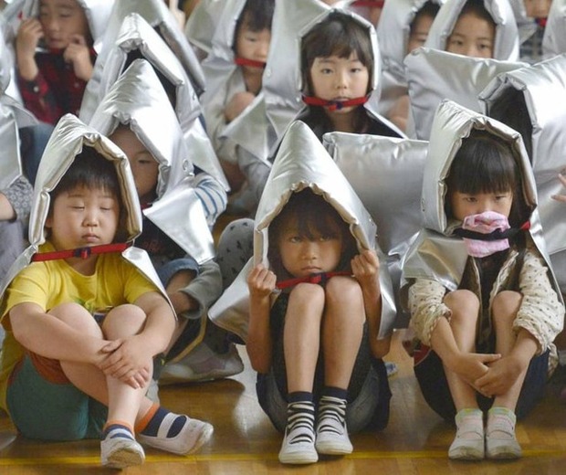 Động đất ở Nhật Bản: Khâm phục cách người Nhật bảo vệ những đứa trẻ khỏi thảm họa xảy ra như cơm bữa - Ảnh 5.