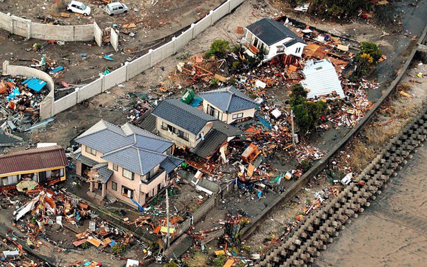 Bên trong khu vực bị ảnh hưởng nặng nề nhất sau trận động đất tại Nhật Bản: Nhà cửa, đường sá bị xé toạc - Ảnh 15.
