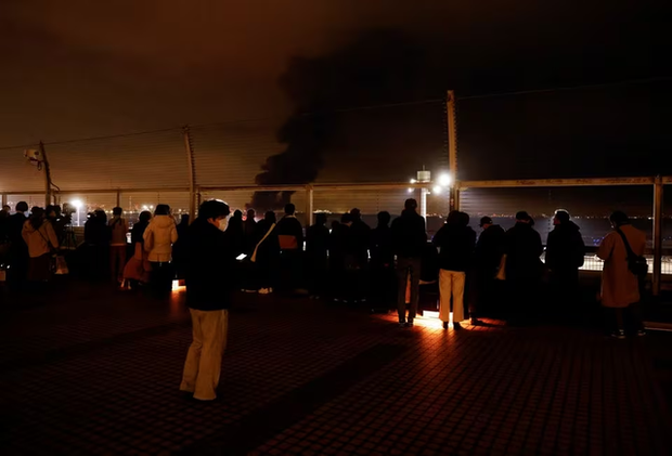 Chùm ảnh hiện trường vụ cháy máy bay Japan Airlines chở gần 400 người tại Nhật Bản - Ảnh 5.