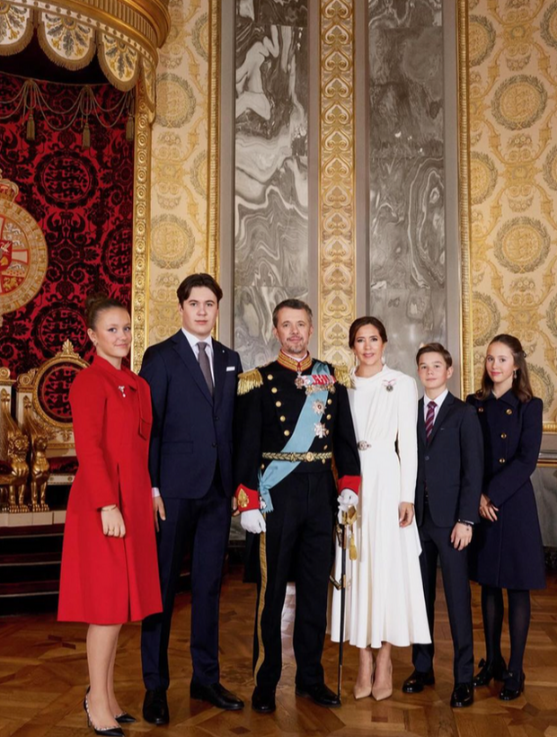 Được mệnh danh là cặp song sinh hoàng gia đẹp nhất châu Âu, hai con của Quốc vương Đan Mạch bây giờ ra sao? - Ảnh 6.