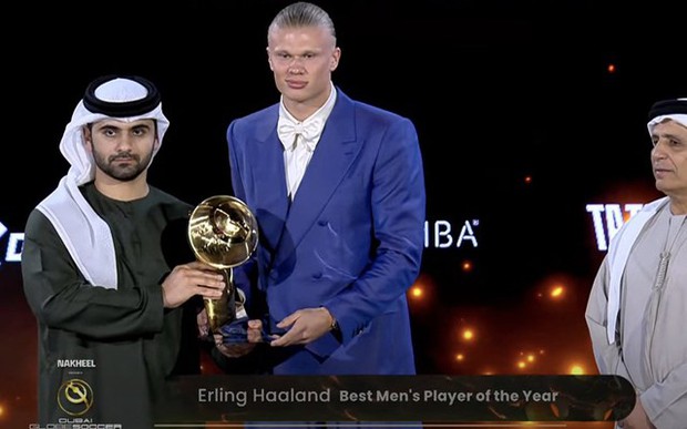 Ronaldo hành động đẹp trước khi Haaland đoạt Quả bóng vàng Dubai - Ảnh 2.