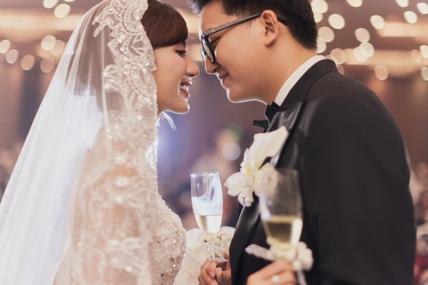 Ngọc Huyền được chồng tặng ôtô ngay trong lễ cưới - Ảnh 1.