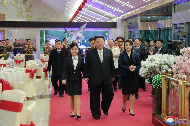 Vẻ ngoài của con gái ông Kim Jong-un gây chú ý - Ảnh 1.