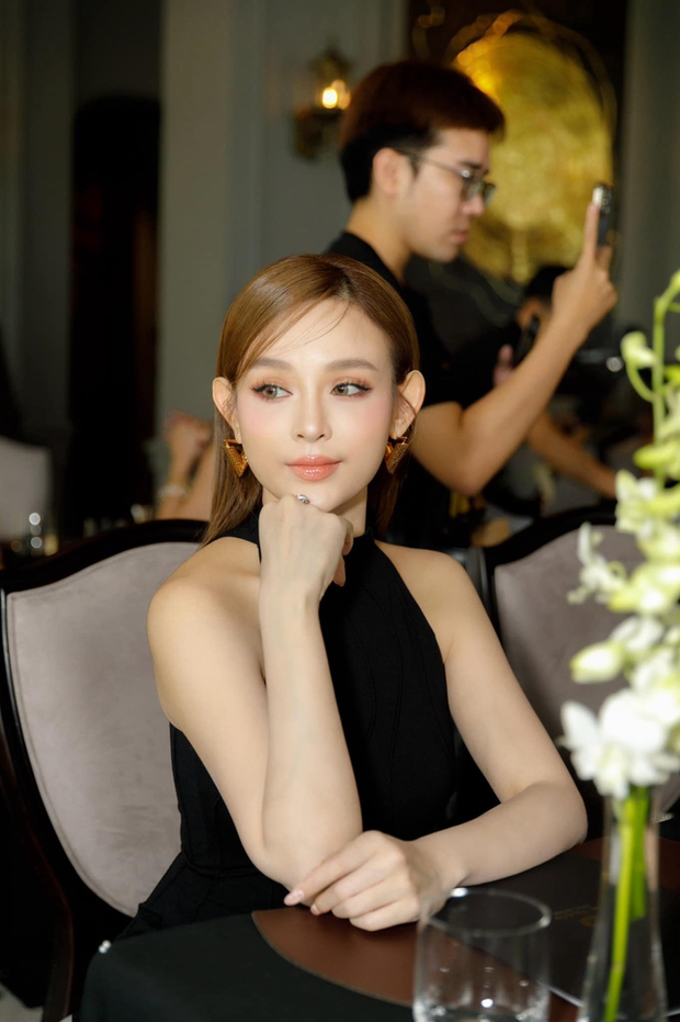 Huyền Baby tự luỵ khi xem clip mình bị loại nhưng netizen lại nức nở vì mặt mộc quá đỉnh - Ảnh 8. Huyền Baby tự luỵ khi xem clip mình bị loại nhưng netizen lại nức nở vì mặt mộc quá đỉnh - Ảnh 8.