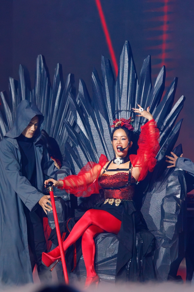 Diva Hồng Nhung: Mấy đứa lùn mới sợ nốt cao chứ mình cao thì sợ gì! - Ảnh 1.