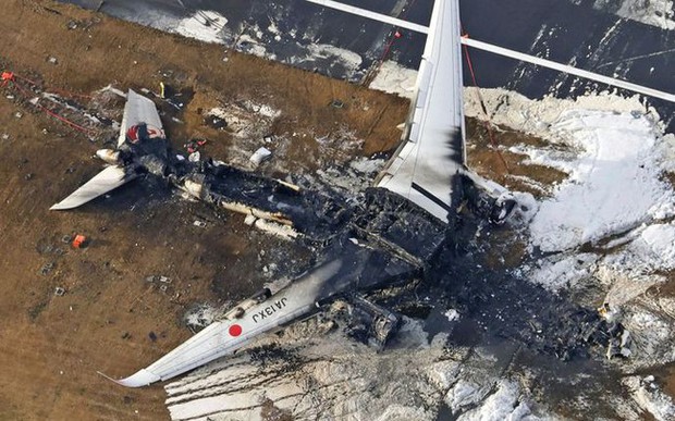 4 người sống sót trong vụ rơi máy bay ở Nga - Ảnh 1.