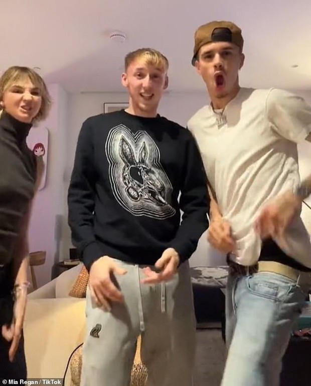 Bạn gái nấu món Việt Nam cho con trai Beckham - Ảnh 5.