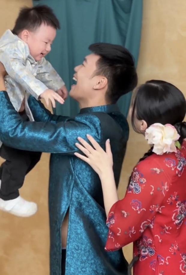 Hậu trường ảnh tết nhà Thành Chung và vợ hot girl Tuyên Quang: Ảnh cam thường còn xinh đẹp thế này - Ảnh 2.