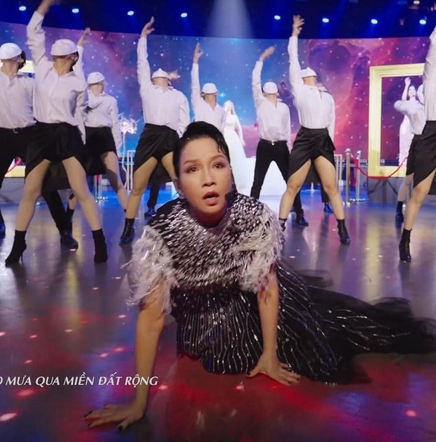 Trọn vẹn màn hóa thân đại minh tinh thành meme gây sốt MXH của Diva Mỹ Linh! - Ảnh 3.