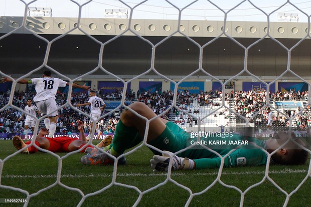 Cầu thủ Việt Nam ôm mặt khóc trên sân khi thua Iraq, trắng tay rời Asian Cup 2023 - Ảnh 2.