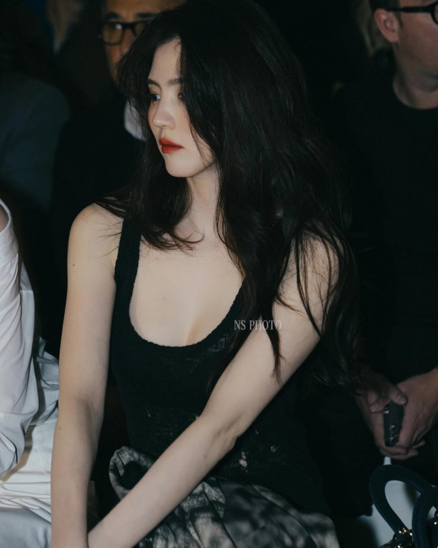 Đằng sau khoảnh khắc chị đẹp chị chảnh không bắt chuyện với ai của Han So Hee ở hàng ghế đầu show Dior - Ảnh 15.