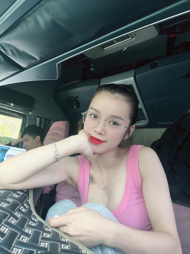 Gặp Ngô Hạnh - mỹ nữ lái xe tải 30 tấn ở Thái Nguyên, phủ hồng xe bằng hình Hello Kitty: Cuộc sống ra sao sau khi nổi tiếng? - Ảnh 6.