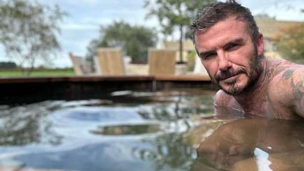 David Beckham thực hiện liệu pháp chăm sóc cơ thể đặc biệt tại căn hộ 380 tỷ, bà xã có bình luận đáng chú ý - Ảnh 2.
