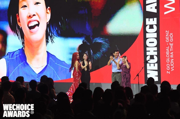 Trần Thị Thanh Thuý khi được vinh danh ở WeChoice Awards: “Hãy dám đam mê, dám bước chân ra thế giới và tạo nên những dấu ấn đặc biệt rực rỡ” - Ảnh 3.