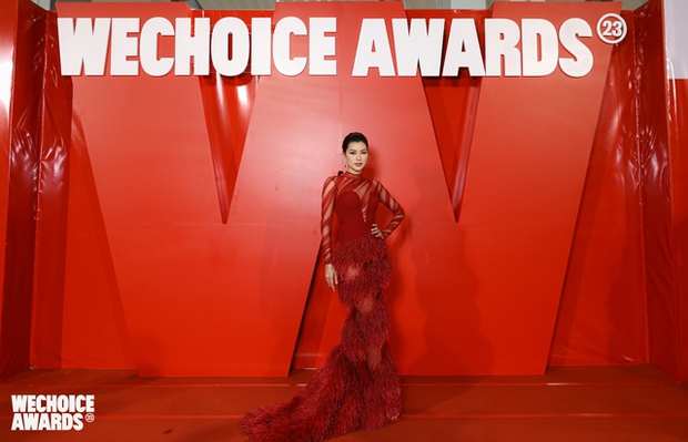 Đại chiến hoa hậu tại WeChoice Awards 2023: Lương Thuỳ Linh dịu kha, Vũ Thuý Quỳnh - Ngô Bảo Ngọc chặt đẹp thảm đỏ - Ảnh 9.