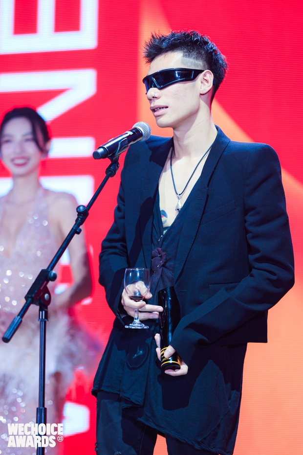 Bài phát biểu cảm ơn của MCK viral khắp MXH, cú ăn 5 lịch sử tại WeChoice Awards quá nhiều cảm xúc! - Ảnh 6. Bài phát biểu cảm ơn của MCK viral khắp MXH, cú ăn 5 lịch sử tại WeChoice Awards quá nhiều cảm xúc! - Ảnh 6.