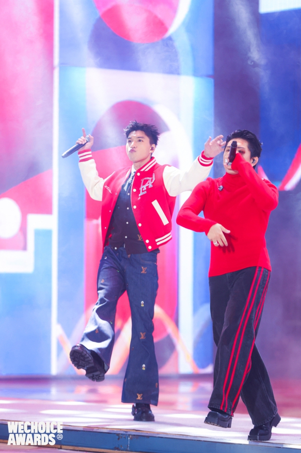 “Tổ hợp đỉnh lưu Gen Z Grey D - HIEUTHUHAI - Wren Evans - Obito - 2pillz làm bùng nổ sân khấu, khép lại Gala WeChoice đầy cảm xúc - Ảnh 4.