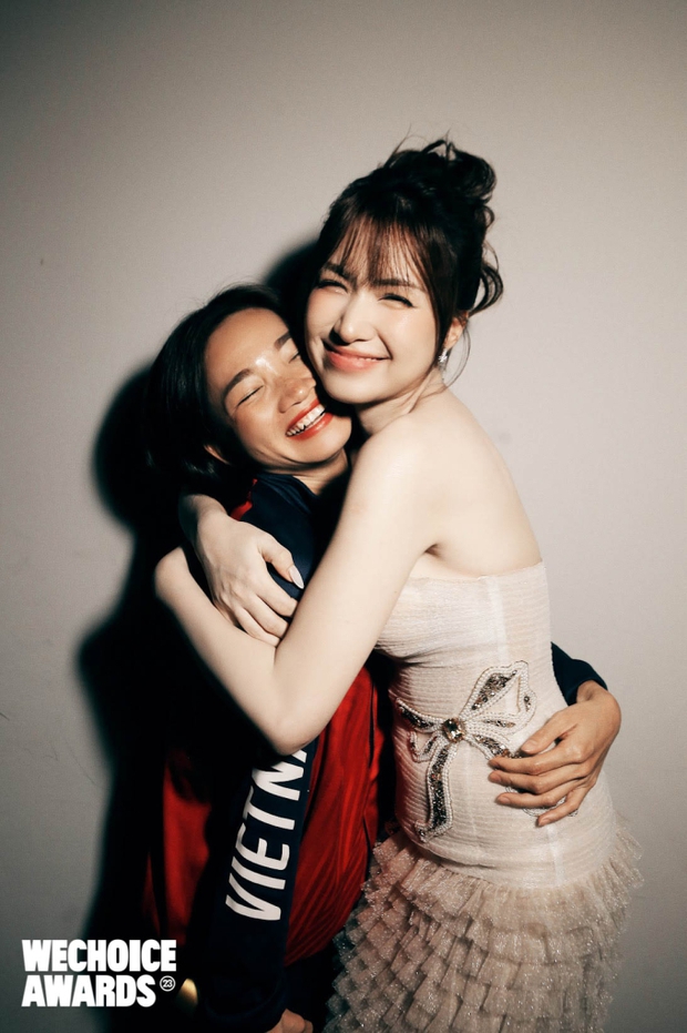 Hé lộ ảnh hậu trường 4 cô gái vàng của thể thao Việt Nam giao lưu cùng Diva Mỹ Linh, hoa hậu Hương Giang, Hoà Minzy - Ảnh 5.