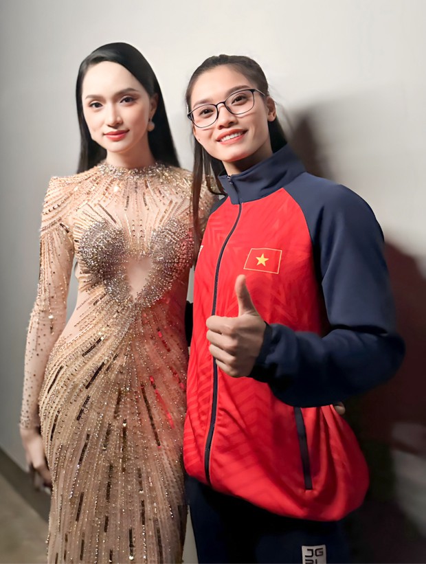 Hé lộ ảnh hậu trường 4 cô gái vàng của thể thao Việt Nam giao lưu cùng Diva Mỹ Linh, hoa hậu Hương Giang, Hoà Minzy - Ảnh 4.
