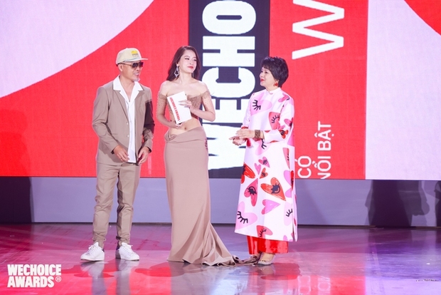 Chi Pu xuất sắc giành chiến thắng hạng mục Nghệ sĩ có hoạt động nổi bật tại WeChoice Awards 2023! - Ảnh 4.