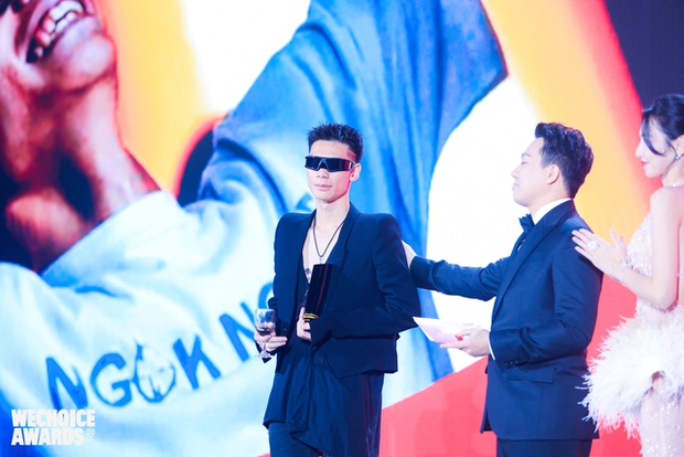 Bài phát biểu cảm ơn của MCK viral khắp MXH, cú ăn 5 lịch sử tại WeChoice Awards quá nhiều cảm xúc! - Ảnh 2. Bài phát biểu cảm ơn của MCK viral khắp MXH, cú ăn 5 lịch sử tại WeChoice Awards quá nhiều cảm xúc! - Ảnh 2.