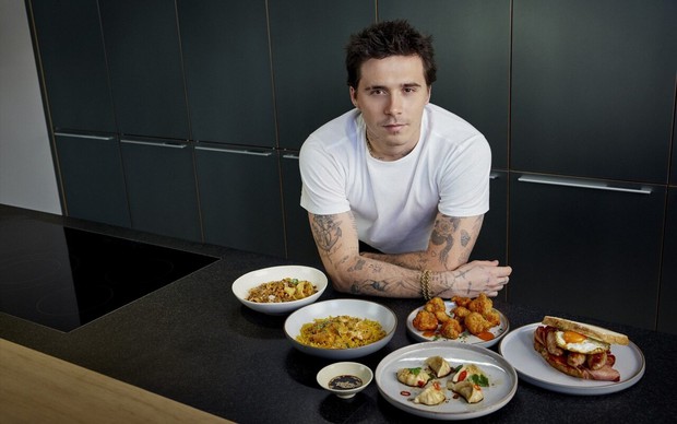 Brooklyn Beckham khiến nhà báo Anh phẫn nộ - Ảnh 2.