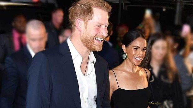 Harry và Meghan nhận tin cảnh báo an ninh ớn lạnh từ cảnh sát về dinh thự triệu USD khi đang ở nước ngoài - Ảnh 3.