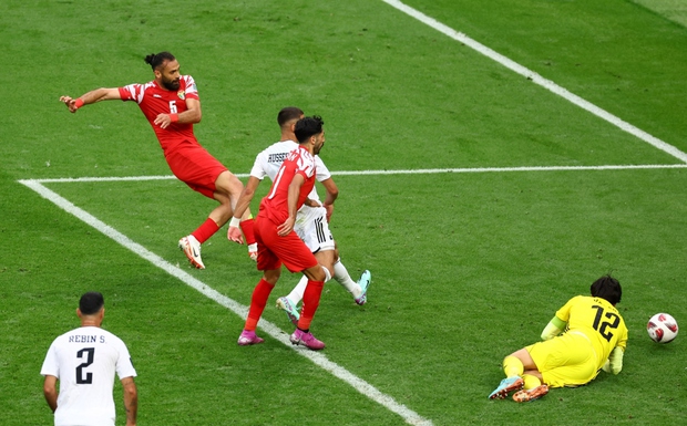 Kết quả Asian Cup 2023: Jordan thắng 10 người của Iraq theo kịch bản điên rồ - Ảnh 4.
