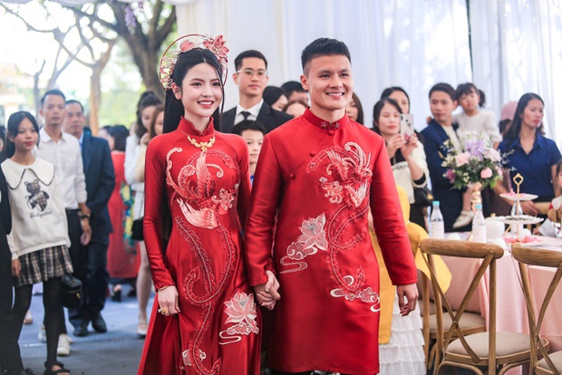 Bắt gặp Chu Thanh Huyền chăm sóc Quang Hải, liệu đây có phải dấu hiệu chốt cưới không?