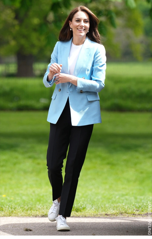 Vương phi Kate Middleton gợi ý 10 cách mặc quần ống đứng chuẩn thanh lịch cho phụ nữ trên 40 tuổi - Ảnh 1.